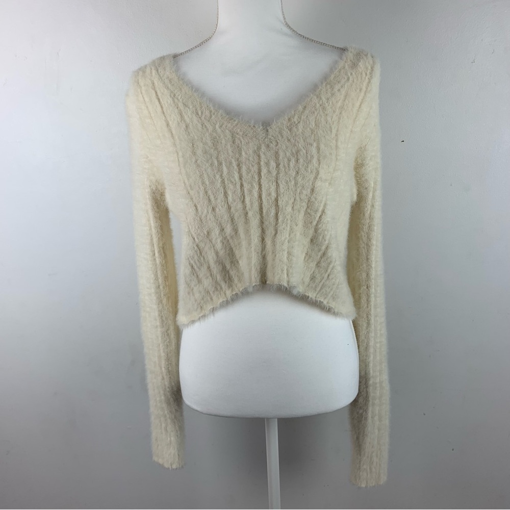 Urban Outfitters Cream V-Neck Sweater Size Medium